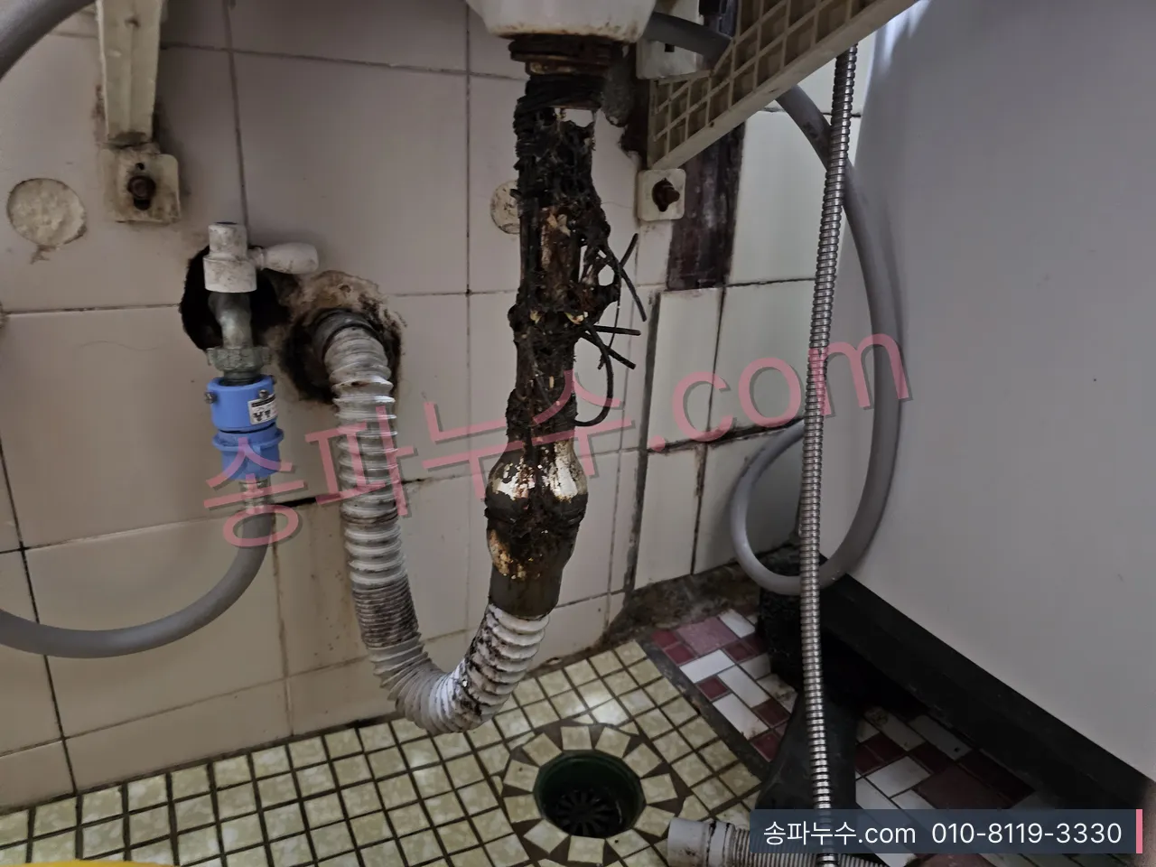 노후 급수·온수 입상관의 부식과 연결 호스